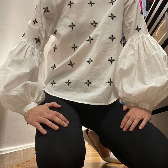 100% cotton white shirt with dramatic sleeve - Picture 3 of 9